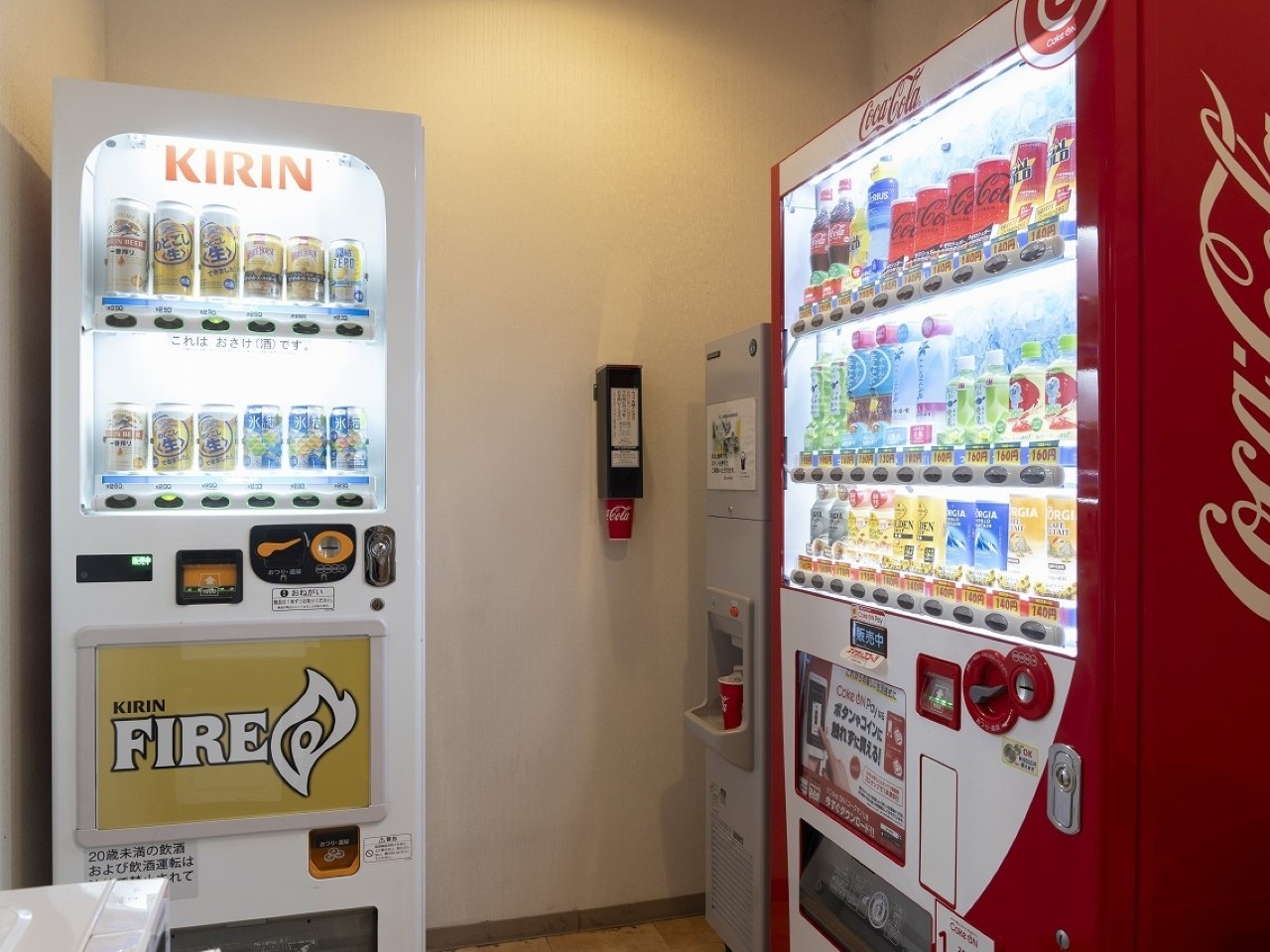自動販売機（2F）アルコールの自動販売機もございます。